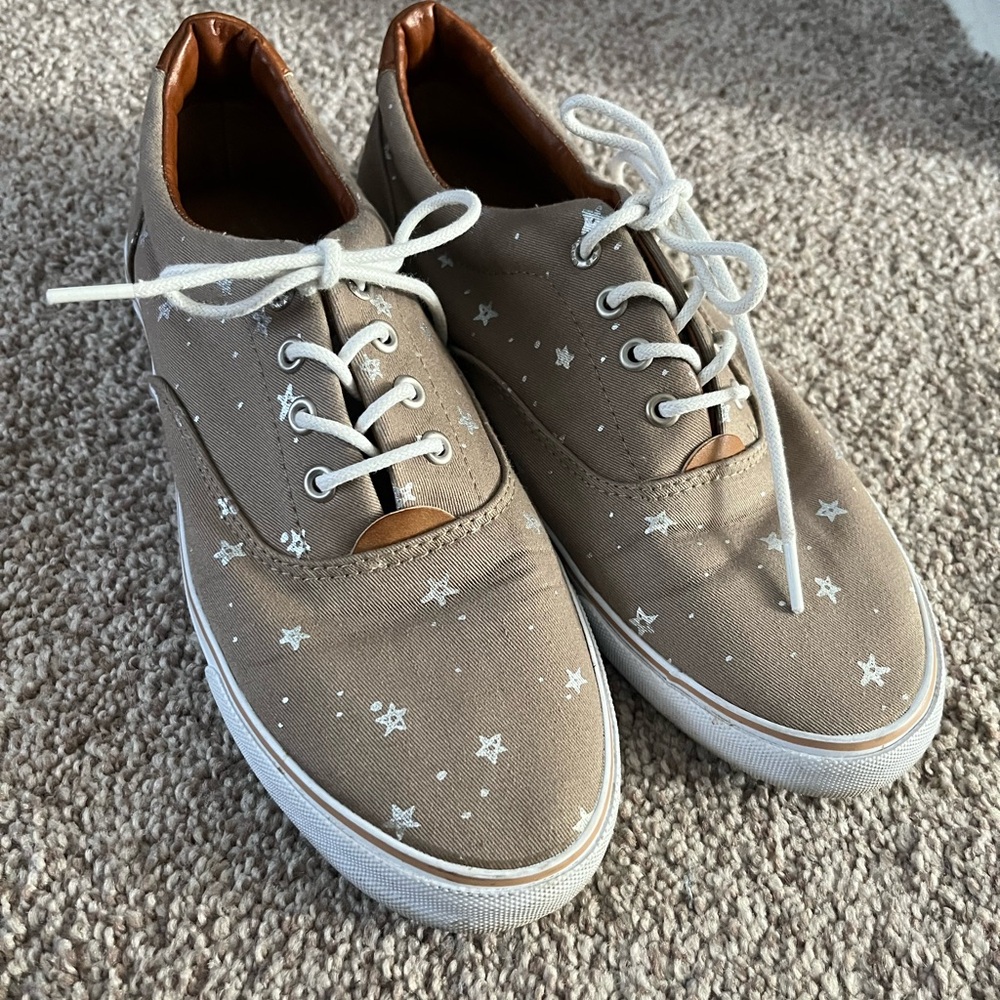 Womans Bass Tie Sneakers